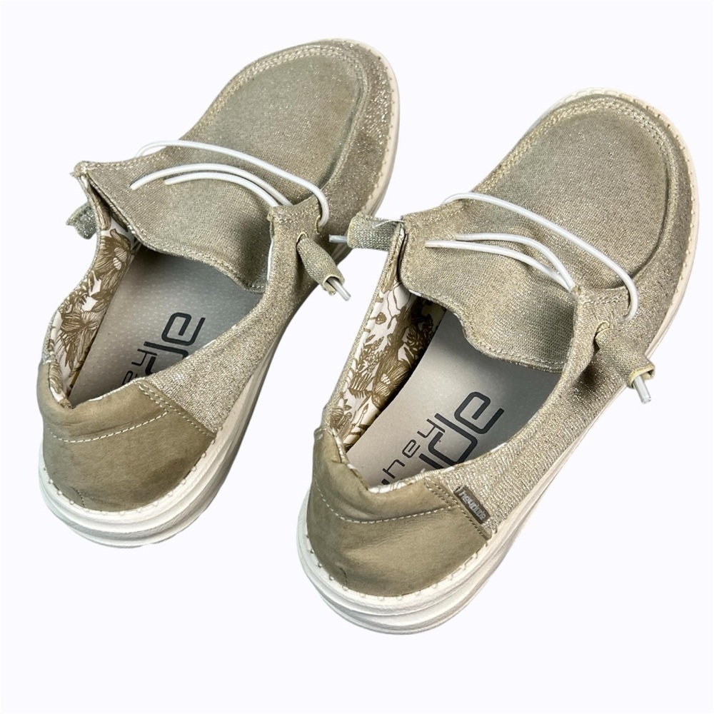 Hey Dude Women's Wendy stretch Sparkling beige Size 8.        ordrA5